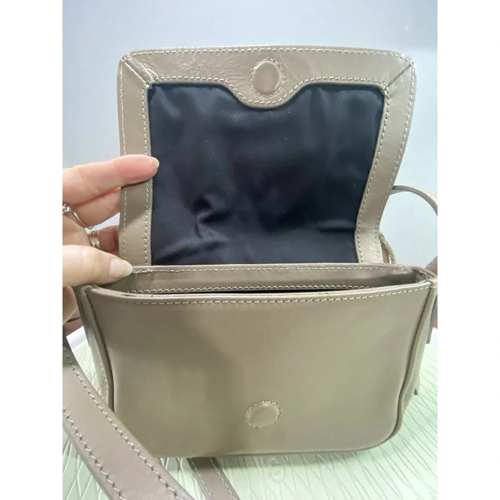 American Eagle Women's‎ Taupe Leather Crossbody Bag. Adjustable Strap 8.5